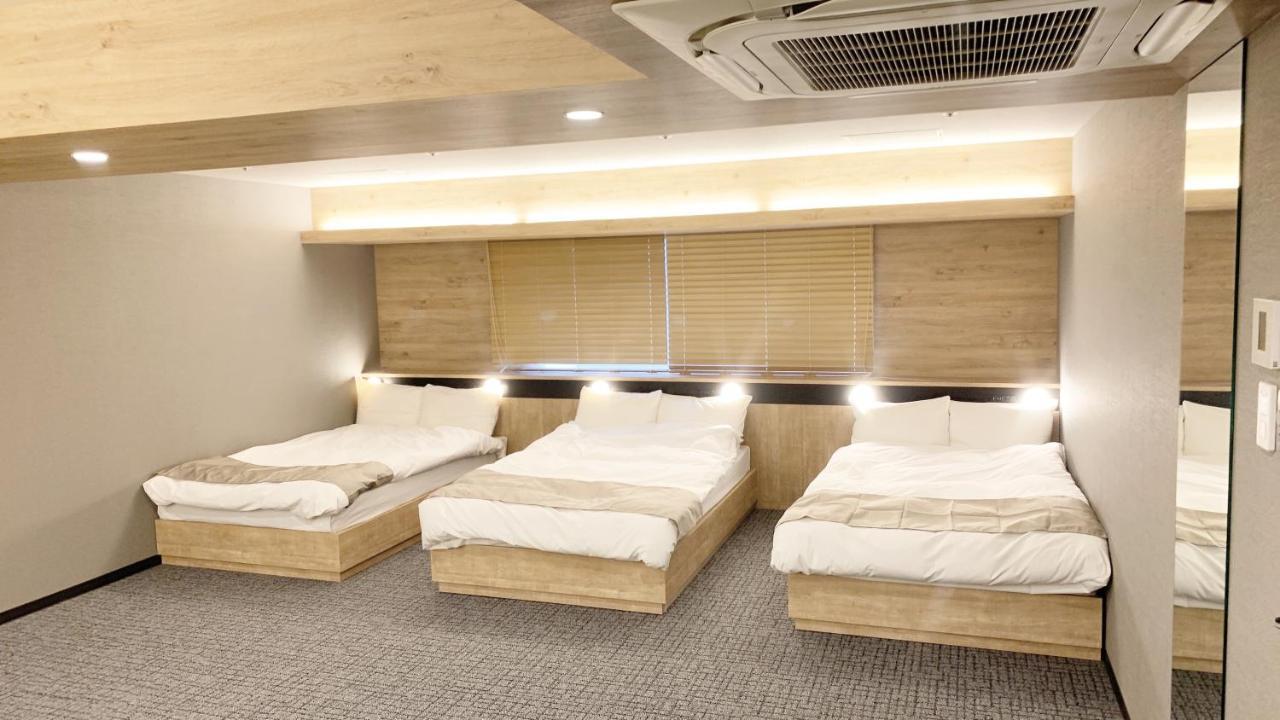 First Cabin Midosuji Namba Ōsaka Extérieur photo