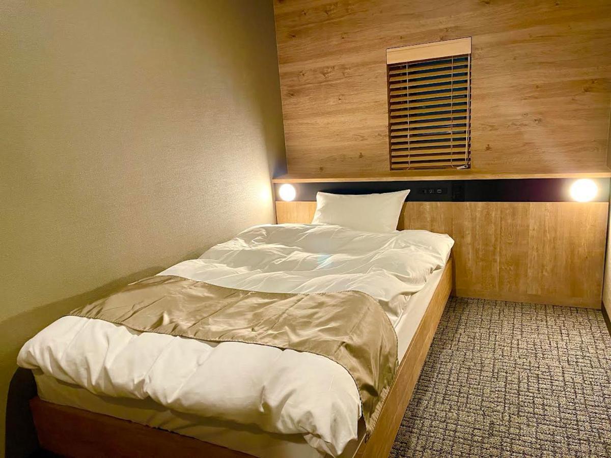 First Cabin Midosuji Namba Ōsaka Extérieur photo