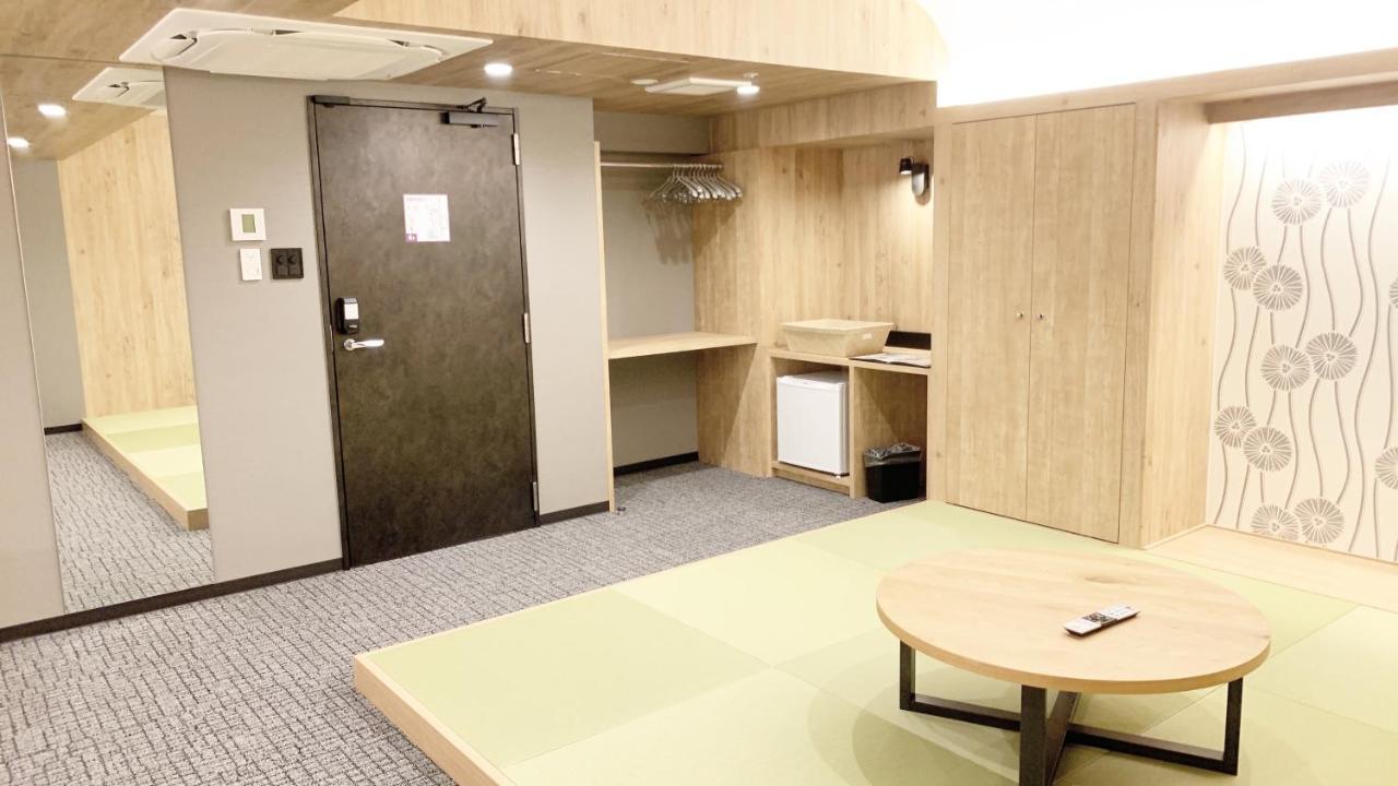 First Cabin Midosuji Namba Ōsaka Extérieur photo