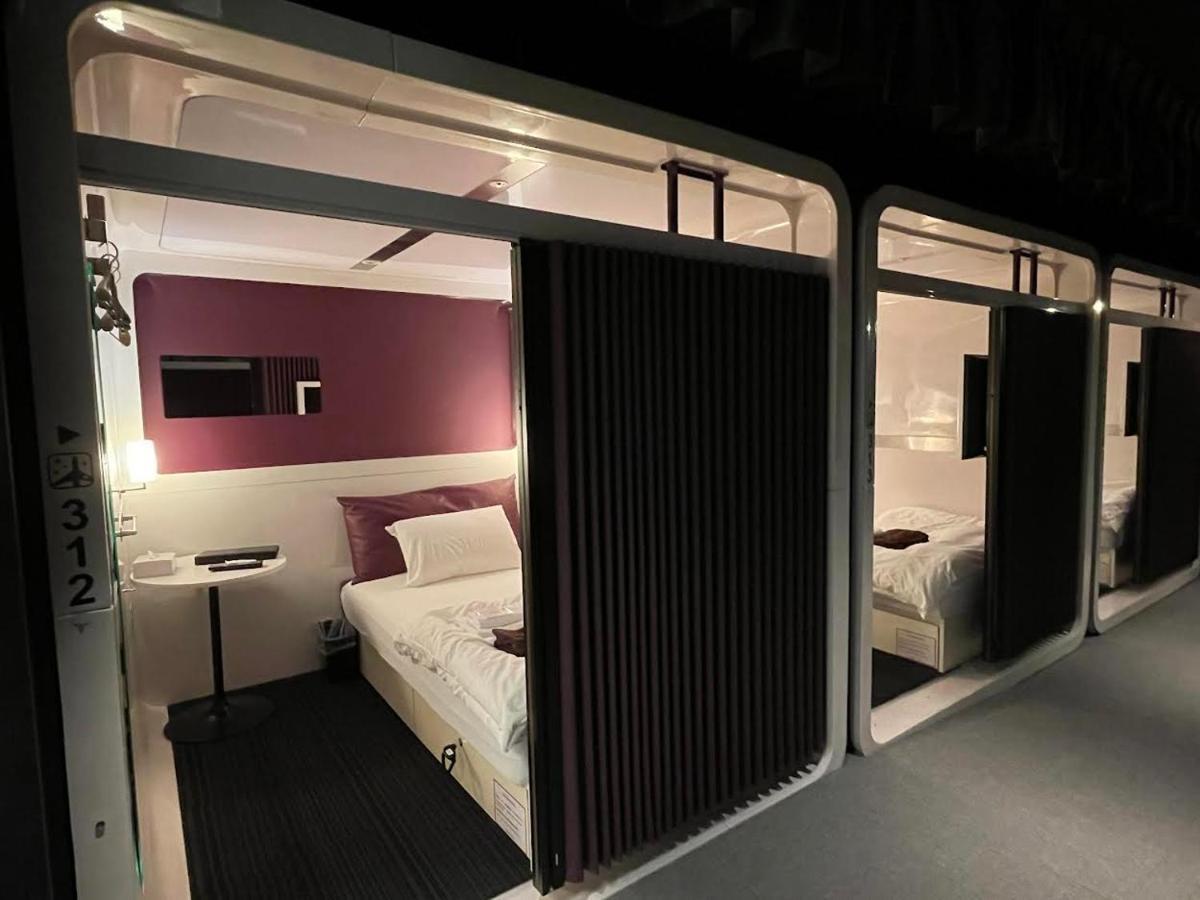 First Cabin Midosuji Namba Ōsaka Extérieur photo